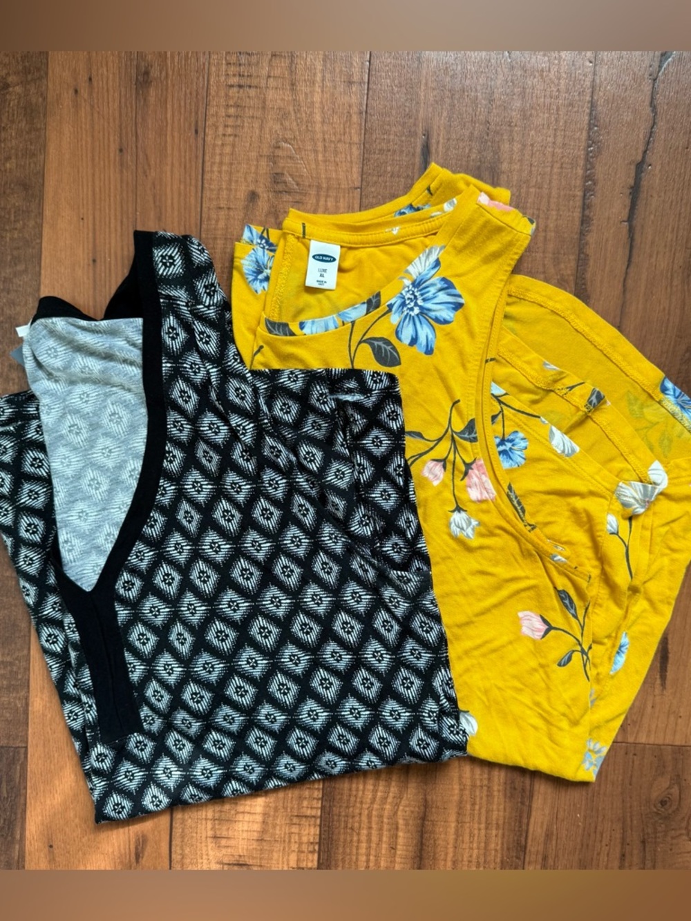 Old Navy Tank Duo